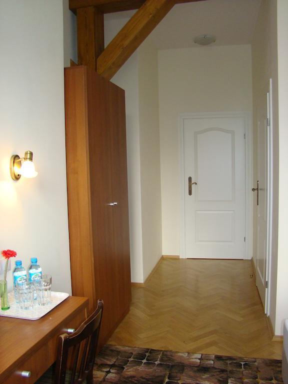 Royal Route 29 Comfort Rooms Cracovie Extérieur photo