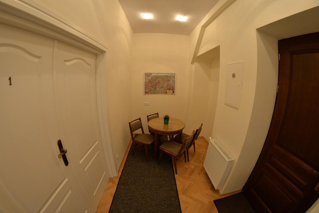 Royal Route 29 Comfort Rooms Cracovie Extérieur photo