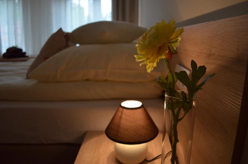 Royal Route 29 Comfort Rooms Cracovie Extérieur photo