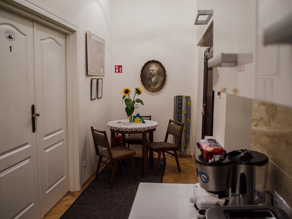 Royal Route 29 Comfort Rooms Cracovie Extérieur photo