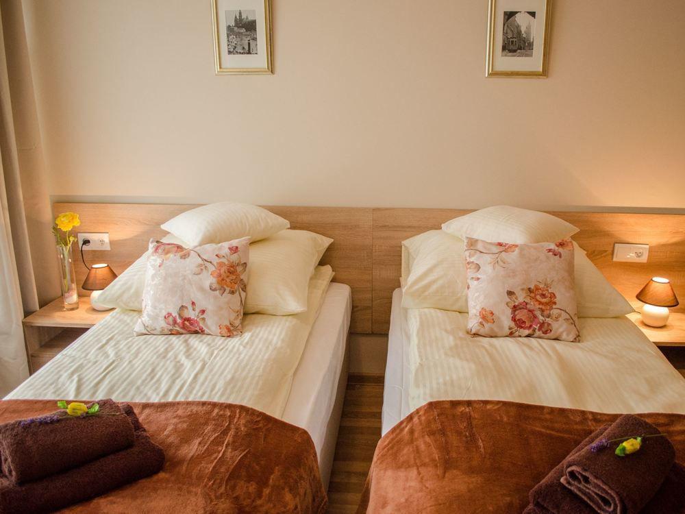 Royal Route 29 Comfort Rooms Cracovie Extérieur photo