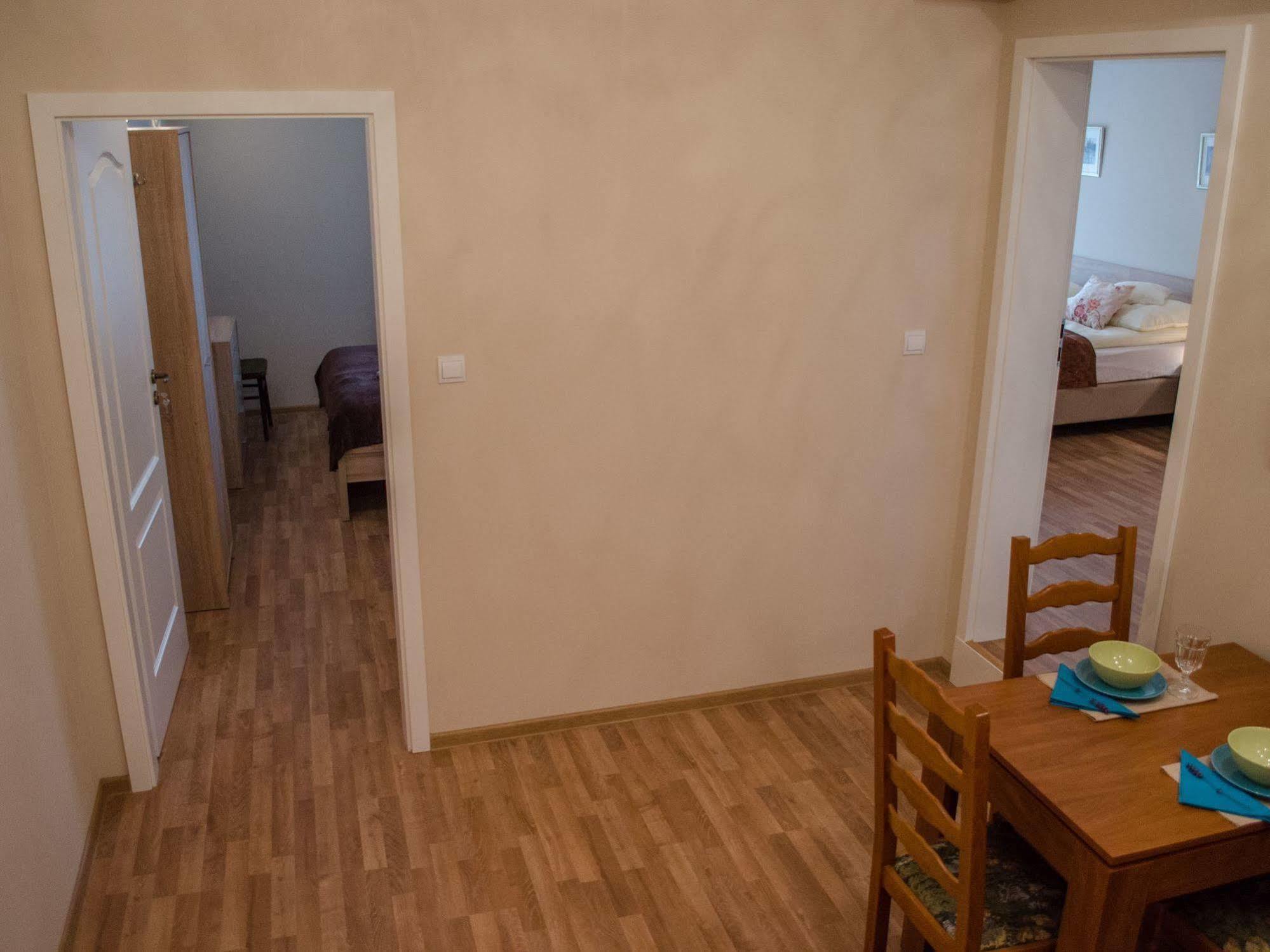 Royal Route 29 Comfort Rooms Cracovie Extérieur photo