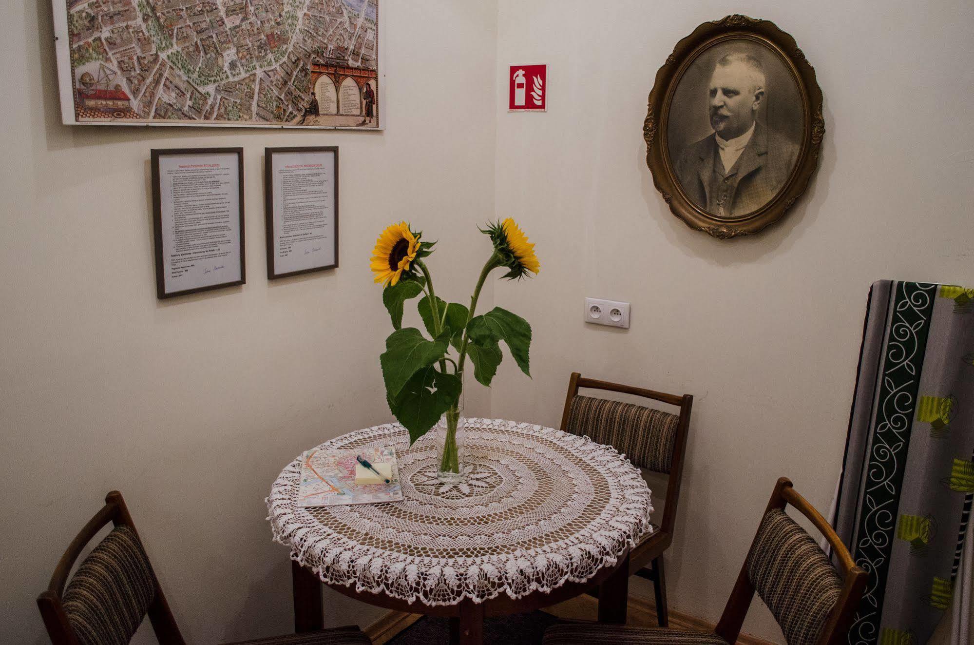 Royal Route 29 Comfort Rooms Cracovie Extérieur photo