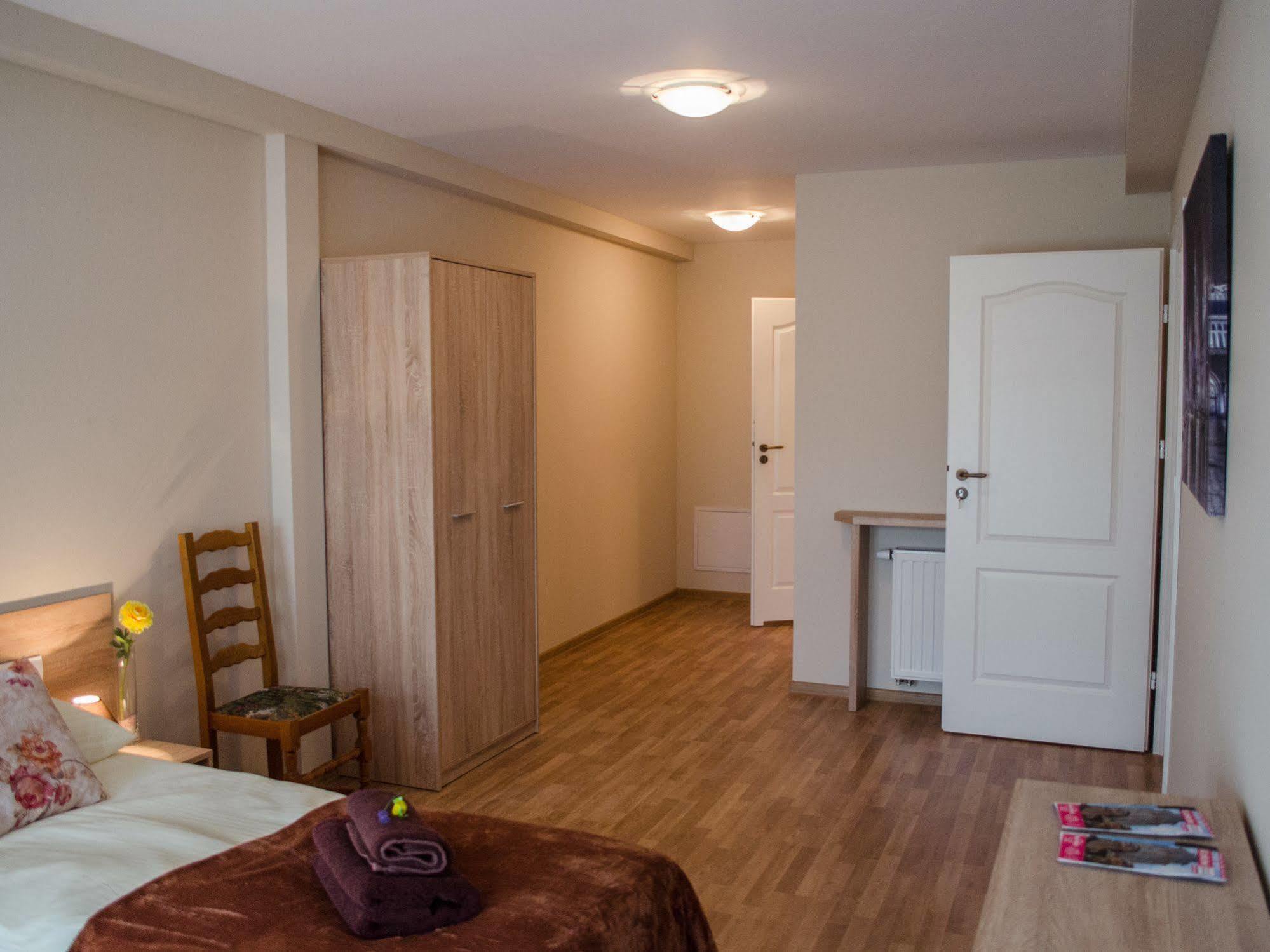 Royal Route 29 Comfort Rooms Cracovie Extérieur photo