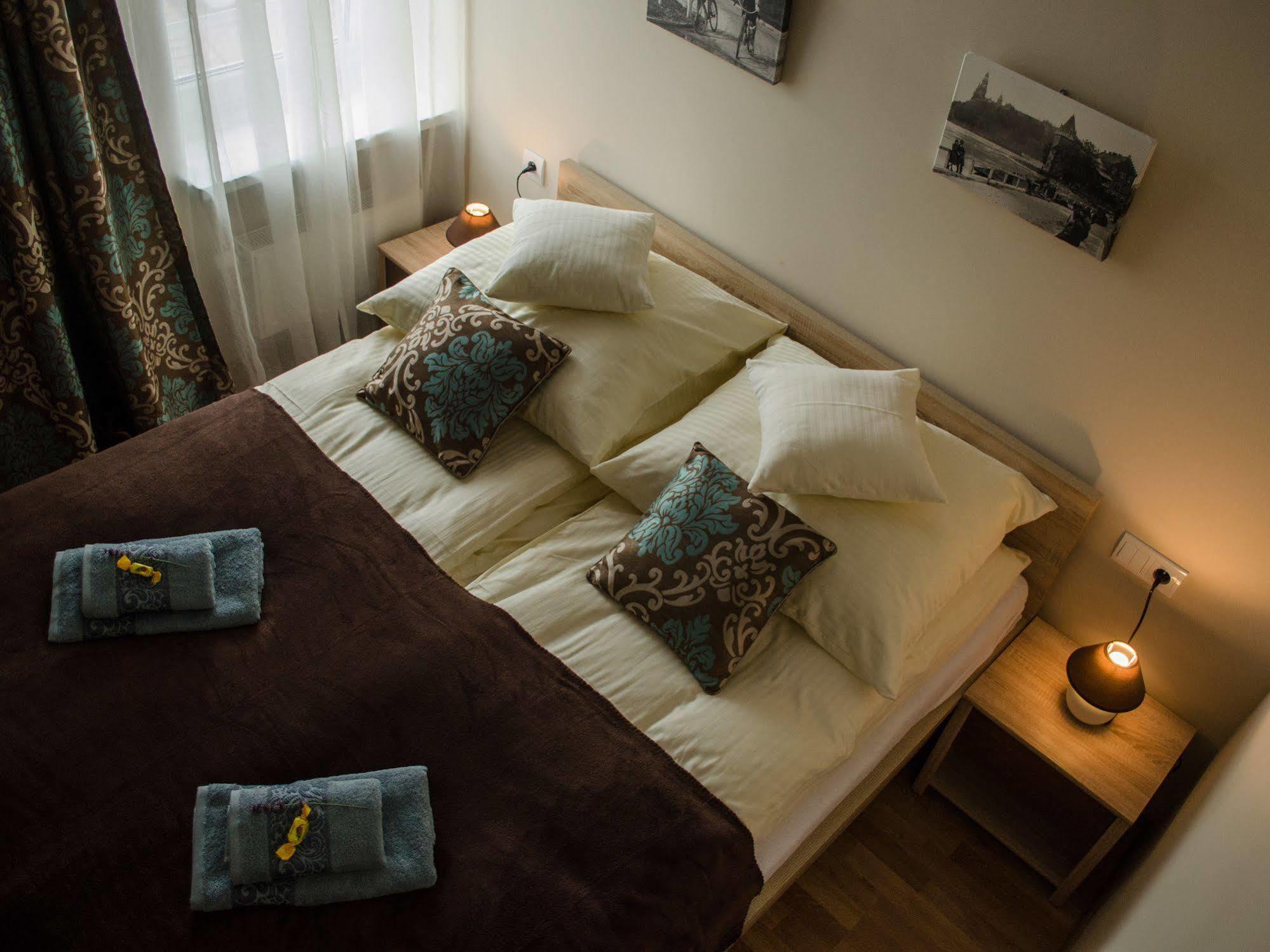 Royal Route 29 Comfort Rooms Cracovie Extérieur photo