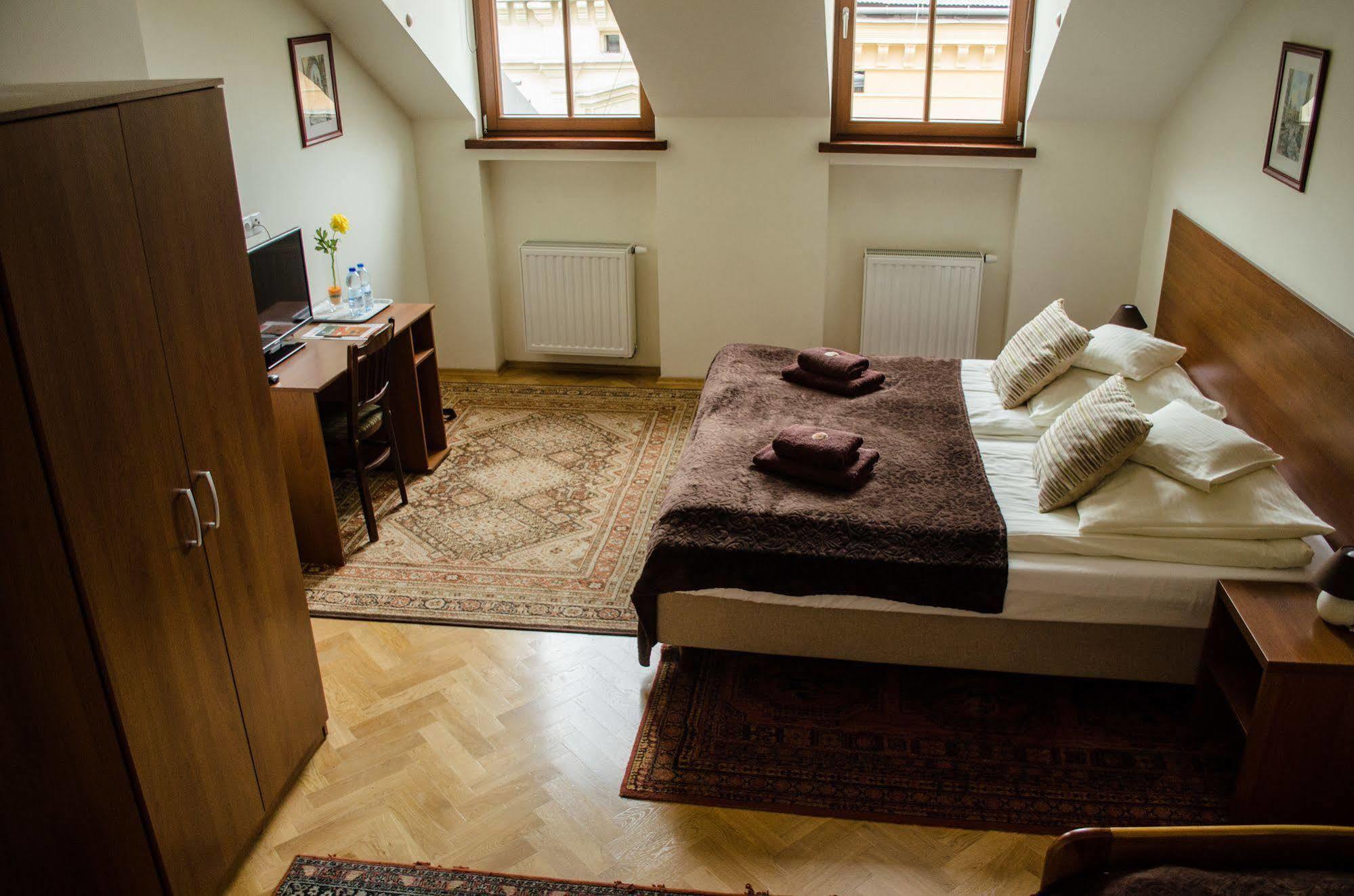 Royal Route 29 Comfort Rooms Cracovie Extérieur photo