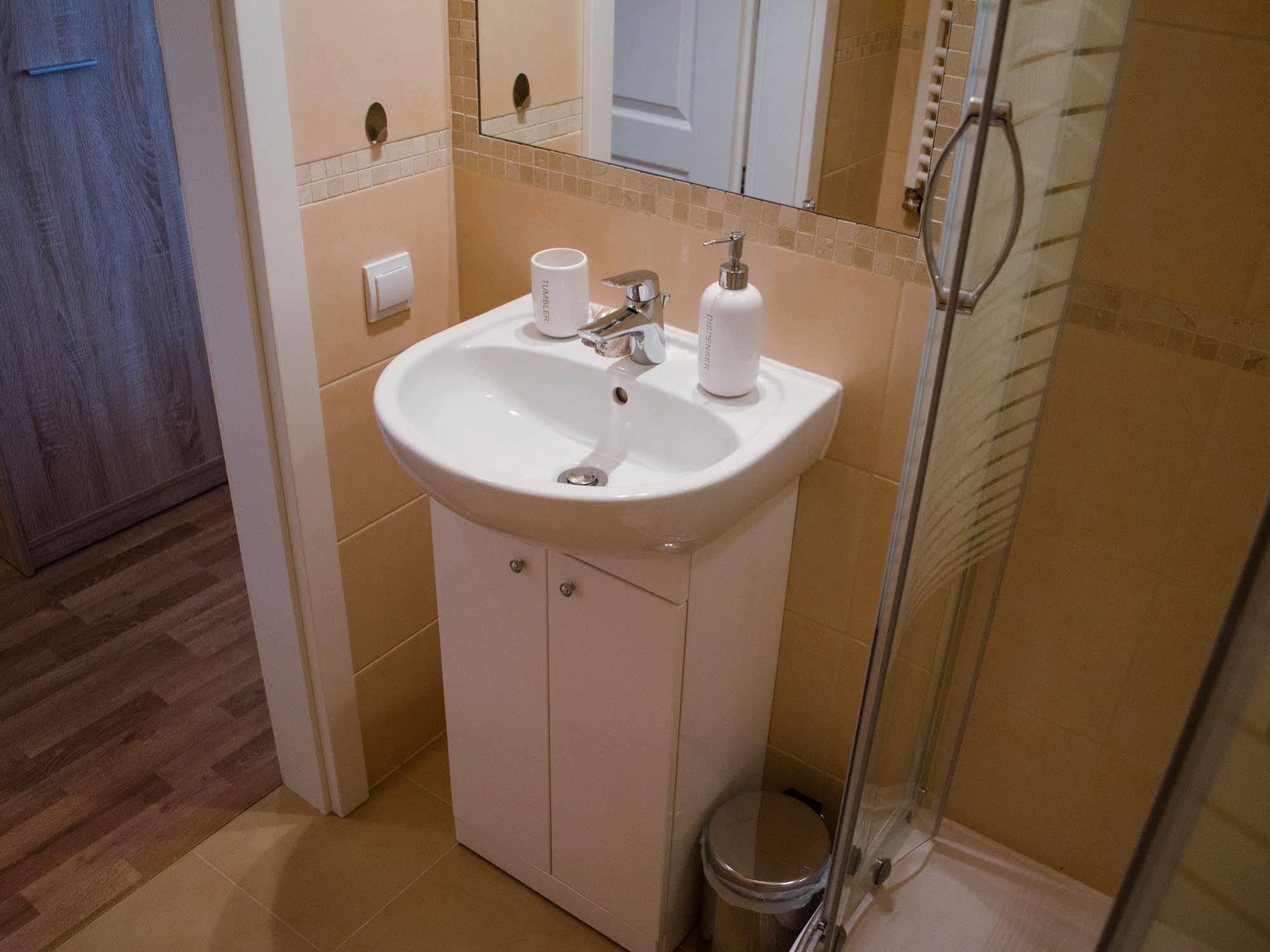 Royal Route 29 Comfort Rooms Cracovie Extérieur photo