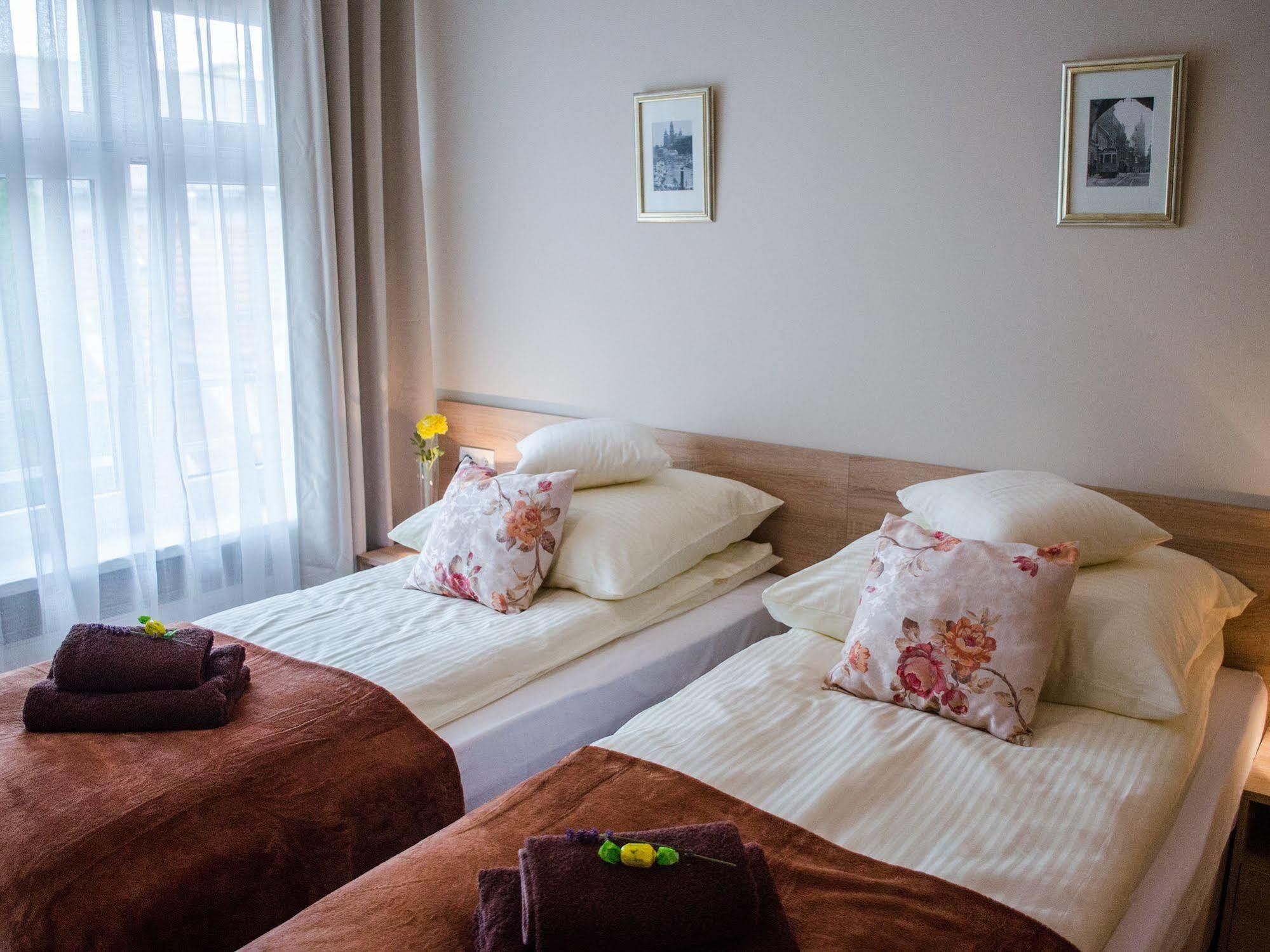 Royal Route 29 Comfort Rooms Cracovie Extérieur photo